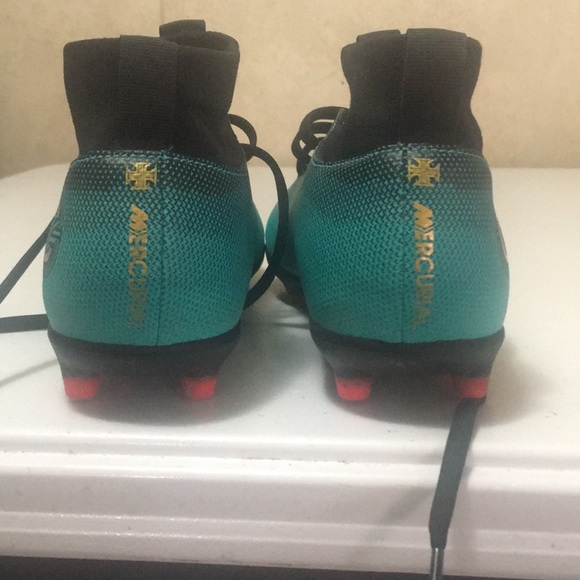 Youth Nike soccer shoes - Picture 5 of 5